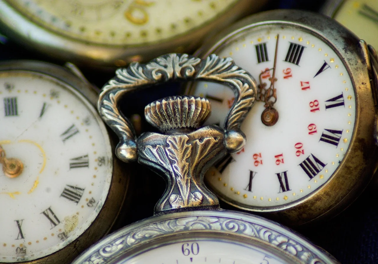 Poznaj historię zegarków: od zegarków kieszonkowych po IWC, Longines, Tissot i Montblanc