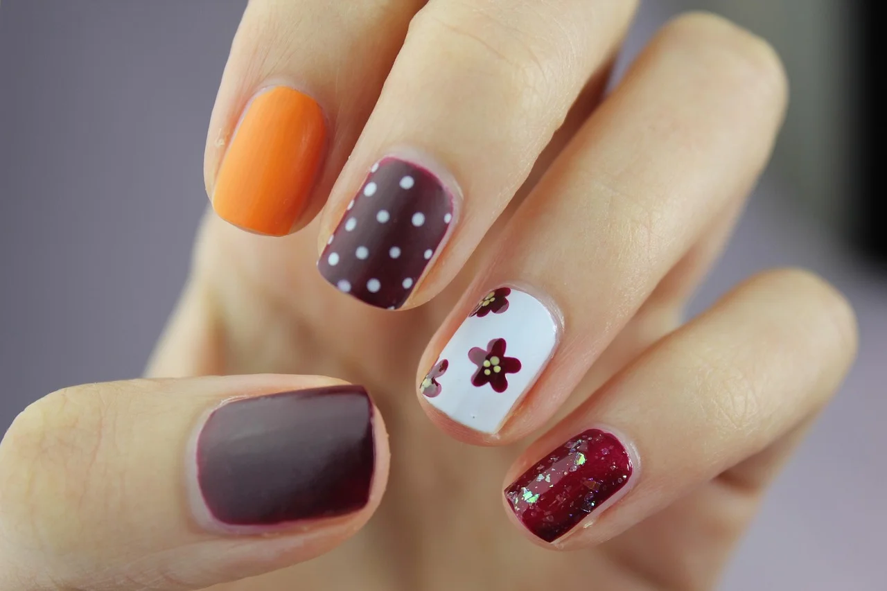 Manicure hybrydowy w Warszawie — gdzie znaleźć najlepszy salon?